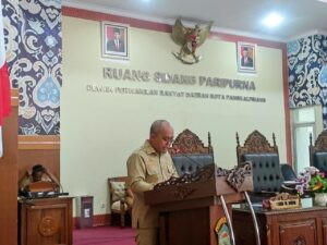 Hadiri Rapat Paripurna DPRD Pangkalpinang, Molen Sampaikan Dua Raperda 
