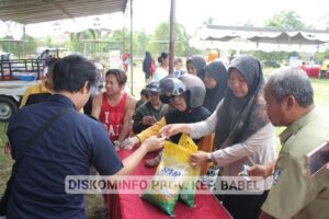 Gerakan Pangan Murah di Taman UMKM Laris Diserbu Ibu-Ibu