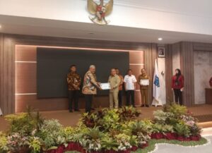 Wali Kota Pangkalpinang Terima Penghargaan dari KPK RI, Diganjar Apresiasi Upaya Optimalisasi Penggunaan Alat Rekam Pajak Daerah