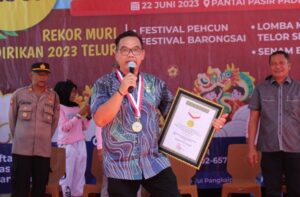Pecah Rekor Muri, Sebanyak 3.500 Butir Telur Berdiri di Pantai Pasir Padi Kota Pangkalpinang