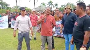 Polemik 15 Tahun, Ratusan Nelayan Pesisir Demo di Halaman Kantor Gubernur Babel
