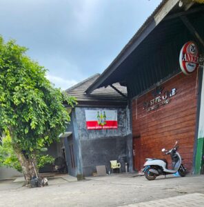 Mengintip Genitnya LC hingga Nego Open BO dalam Keremangan Family Karaoke Milik Karsono