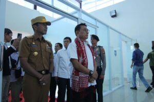 Pj Gubernur Suganda Sambut Kedatangan KSP Moeldoko di Bandara Depati Amir