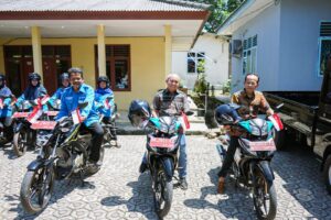 Wako Molen Serahkan Kendaraan Dinas Berupa 13 Unit Sepeda Motor dan 1 Unit Mobil Kepada Tenaga Penyuluh Pertanian