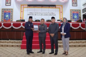 Pj Gubernur Suganda Hadiri Paripurna Penyampaian Raperda APBD Provinsi Kep Babel 2023