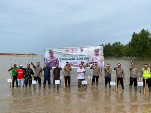 Peringati HUT RI ke-78, Polres Bangka Barat Laksanakan Penanaman Pohon Serentak