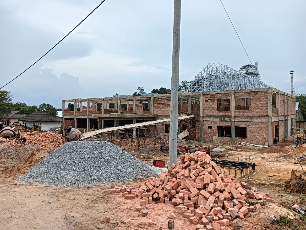 Caption: proyek pembangunan ruang rawat inap Rumah Sakit Umum (RSUD) Kabupaten Bangka Selatan. (foto: dok)