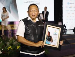 Kapuspenkum Dr. Ketut Sumedana Meraih Penghargaan Indonesia Public Relations Top Leader Awards 2023