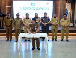 Optimalkan PAD, Pj Gubernur Sugito Tandatangani Komitmen Bersama Pj Bupati/Pj Wali Kota