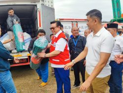 Agung Laksono Serahkan Bantuan PMI Untuk Para Korban Kebakaran Di Kemayoran
