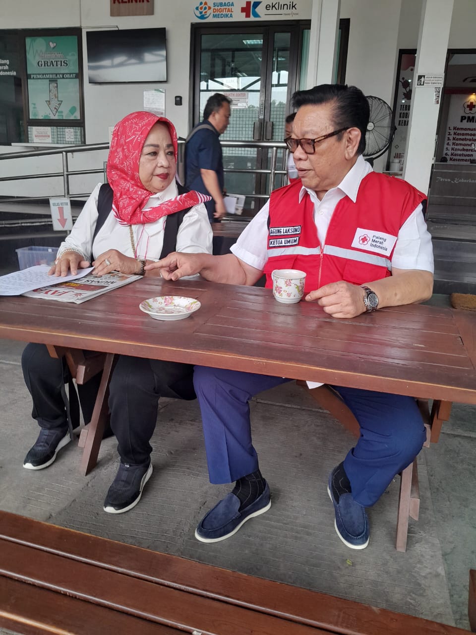DR.Dr. HR Agung Laksono dan Dr. Ulla Nuhrawati selaku Ketua Umum dan Sekretaris Jenderal PMI Pusat 2024-2029, saat meninjau Markas PMI Jakarta Utara. (Foto: Ist./A. Ristanto).