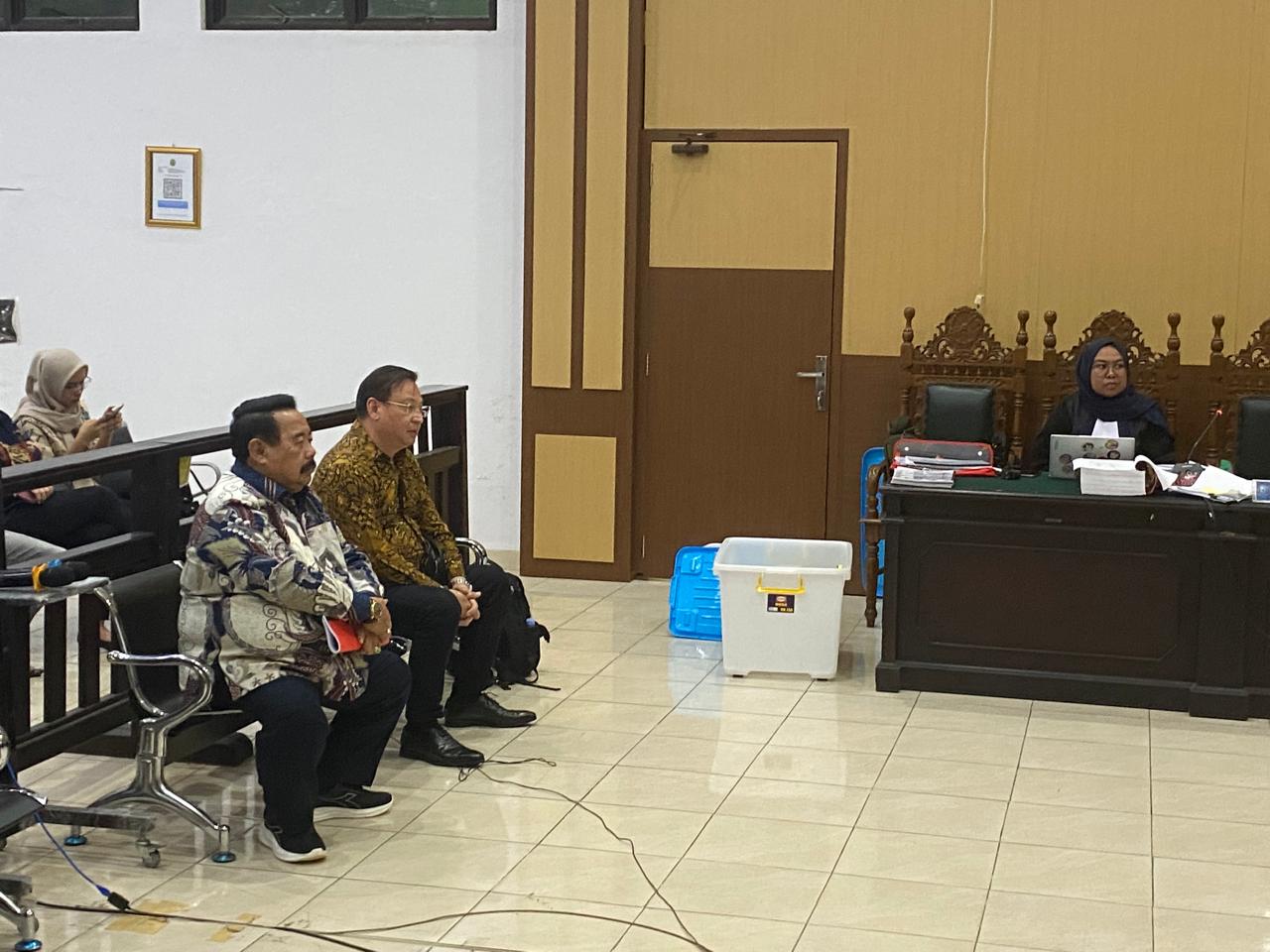 Caption: Petinggi PT Sinar Makmur Agro Lestari (SAML) Datuk Ramli Sutanegara saat menjadi saksi di PN Pangkalpinang, Jumat (21/2/2025).
