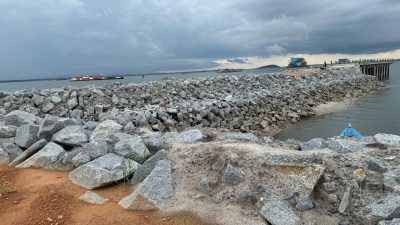 Caption: Proyek Pelabuhan Penyebrangan Mantung Belinyu, Kabupaten Bangka. (foto: dok babelterkini.com)