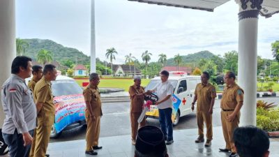 Pemkab Bangka Terima Bantuan Dua Unit Mobil Ambulance Untuk Dua Desa