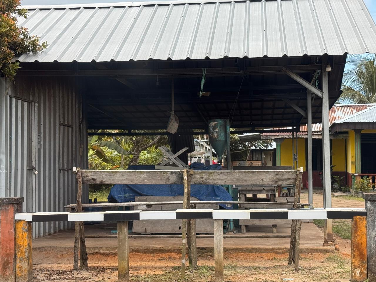Caption: Salah satu Meja Goyang Timah Ilegal milik Beni di Desa Pancur Manggar, Belitung Timur. (foto: ist)