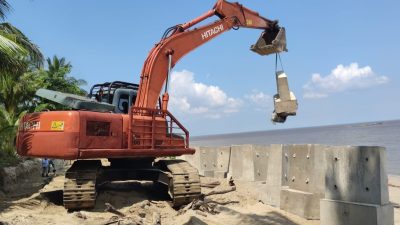 PT Timah Pasang Penahan Abrasi di Pantai Asmara Dewi Karimun, Warga Lebih Tenang dan Berharap Tak Kena Banjir Rob Lagi 