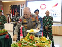 Kapolda Babel Kasih Kejutan ke Korem 045/Gaya, Bawa Tumpeng Bertulis Dirgahayu TNI