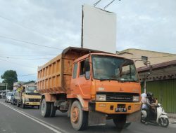 Warga Sekitar Kantor Polres Belitung Keluhankan Aktivitas Timbunan Pasir yang Kotori Jalan