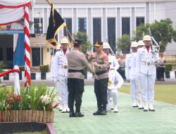 Irjen Pol Viktor Terima Pataka Dari Irjen Pol Hendro, Tandai Estafet Kepemimpinan Polda Babel