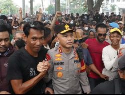 Temui Massa Aksi Unras di PT. Timah, Kapolda Babel Imbau Masyarakat Tertib dan Tak Anarkis
